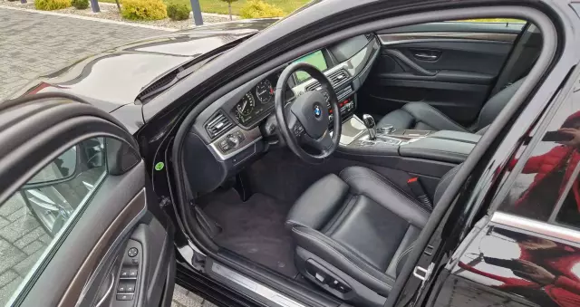 BMW Seria 5 525d xDrive Touring Sport-Aut Luxury Line