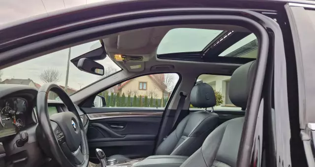 BMW Seria 5 525d xDrive Touring Sport-Aut Luxury Line