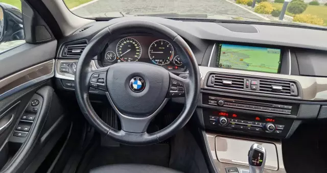BMW Seria 5 525d xDrive Touring Sport-Aut Luxury Line