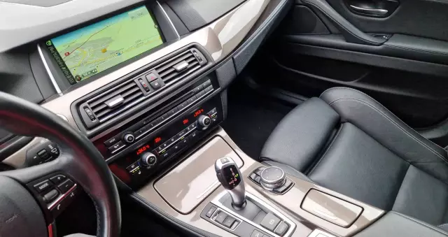 BMW Seria 5 525d xDrive Touring Sport-Aut Luxury Line