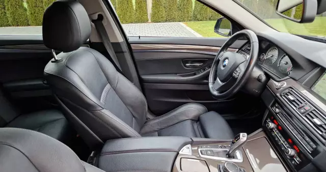 BMW Seria 5 525d xDrive Touring Sport-Aut Luxury Line