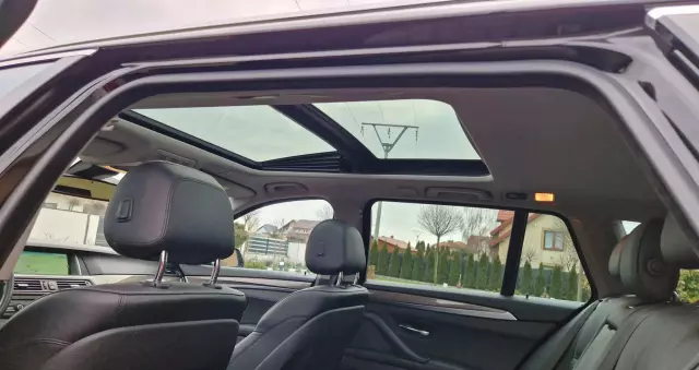BMW Seria 5 525d xDrive Touring Sport-Aut Luxury Line
