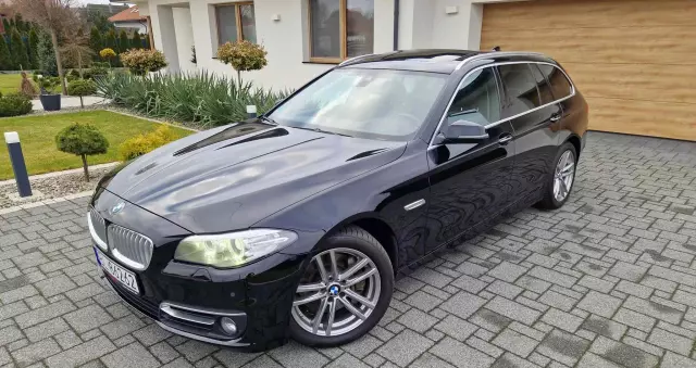 BMW Seria 5 525d xDrive Touring Sport-Aut Luxury Line