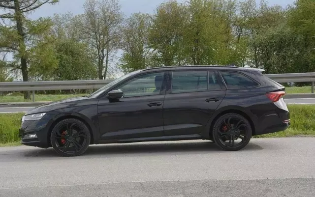 SKODA Octavia 2.0 TDI DSG First Edition