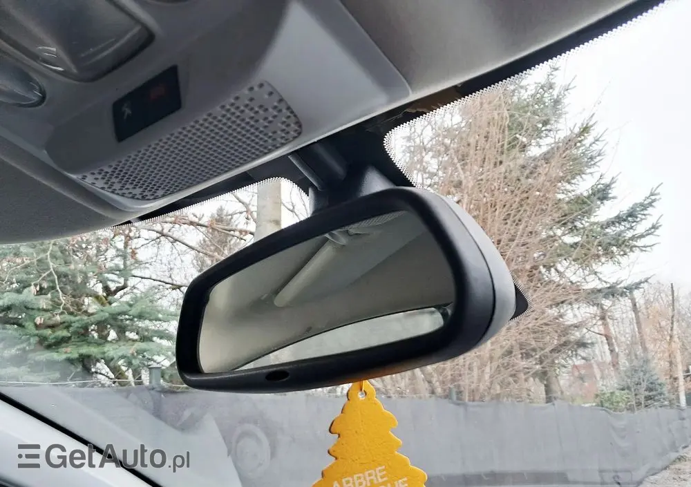 PEUGEOT 2008 BlueHDi 100 STOP & START Allure