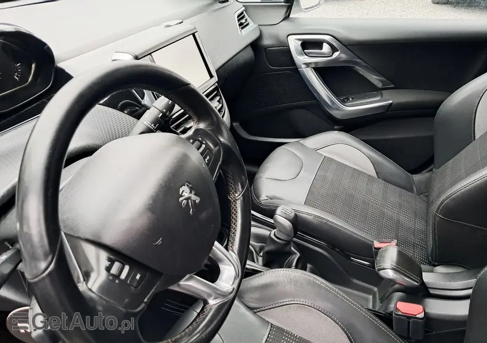 PEUGEOT 2008 BlueHDi 100 STOP & START Allure