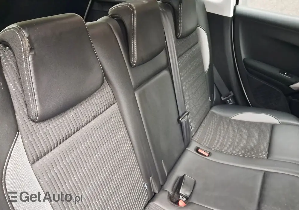 PEUGEOT 2008 BlueHDi 100 STOP & START Allure