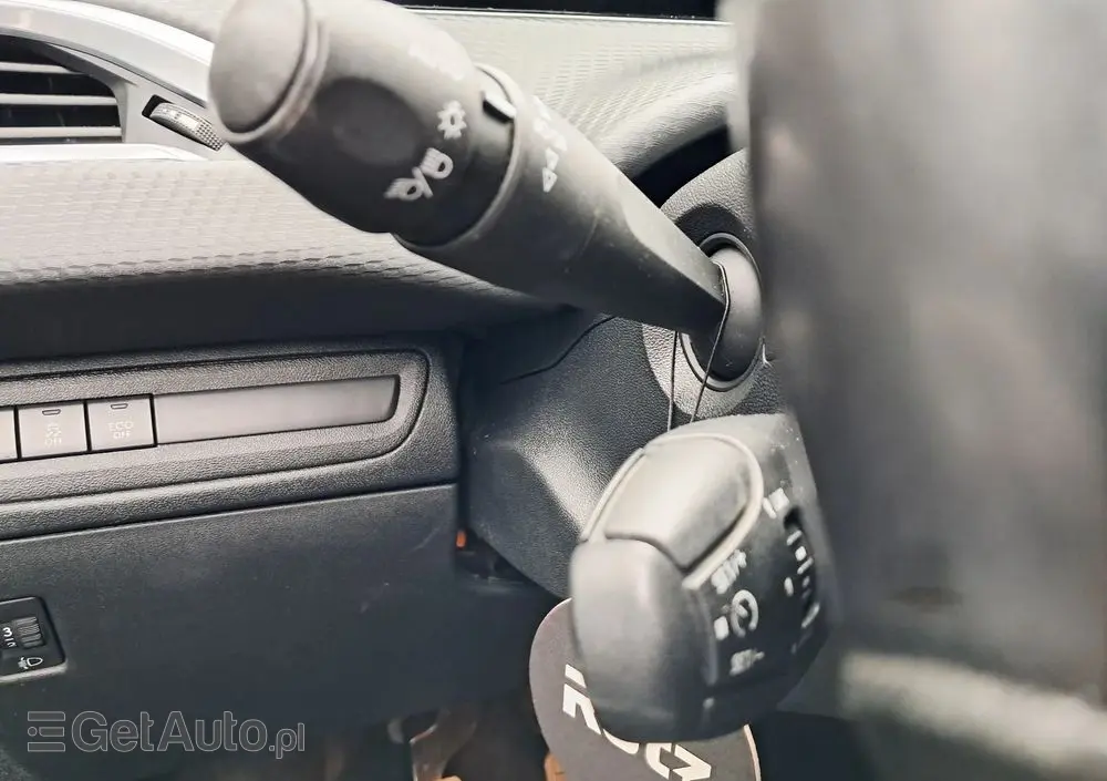 PEUGEOT 2008 BlueHDi 100 STOP & START Allure