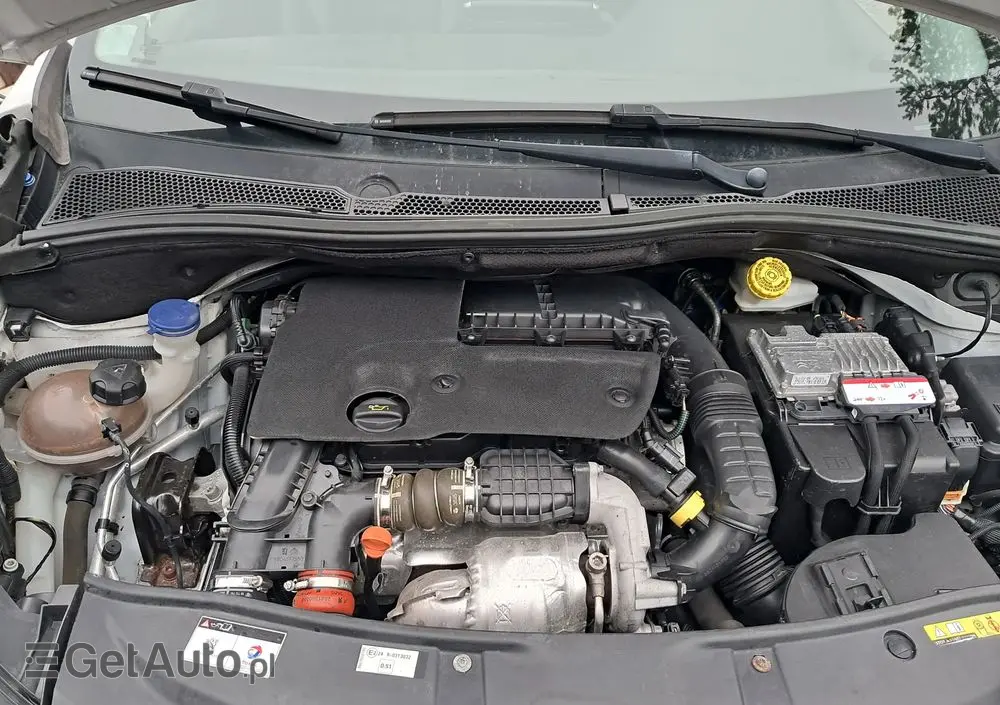 PEUGEOT 2008 BlueHDi 100 STOP & START Allure