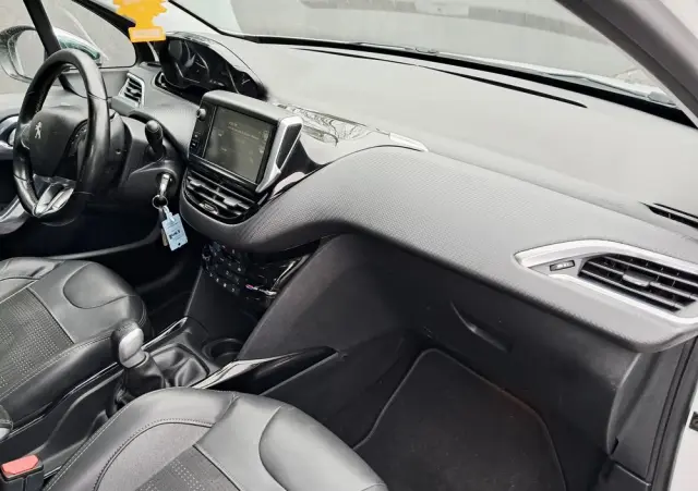 PEUGEOT 2008 BlueHDi 100 STOP & START Allure