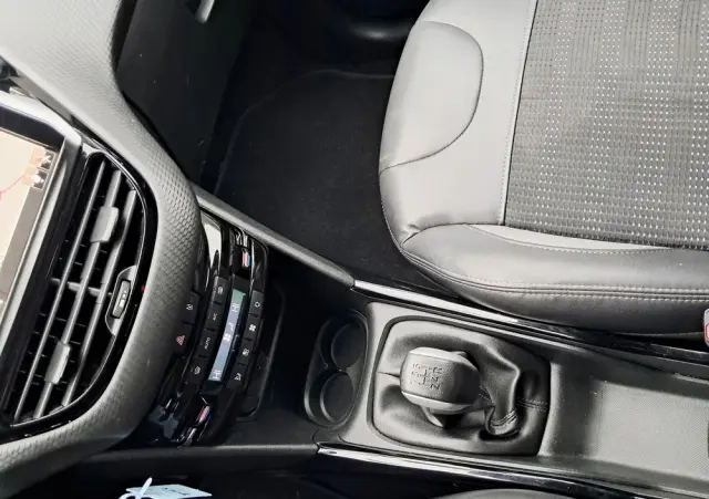 PEUGEOT 2008 BlueHDi 100 STOP & START Allure