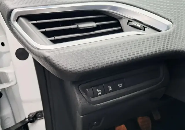 PEUGEOT 2008 BlueHDi 100 STOP & START Allure