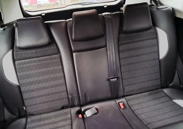 PEUGEOT 2008 BlueHDi 100 STOP & START Allure