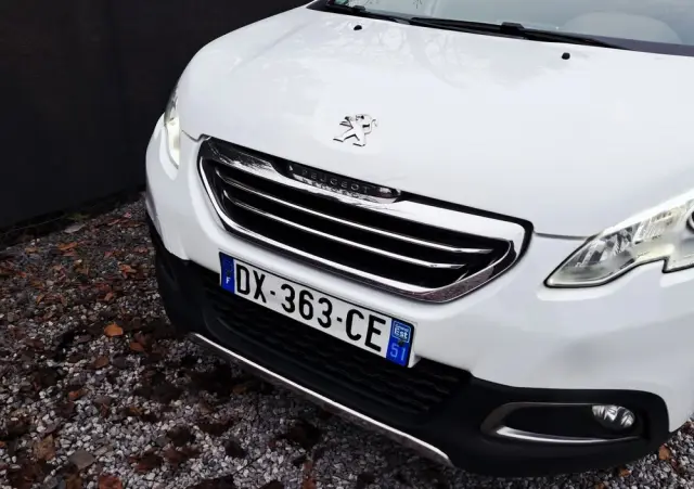 PEUGEOT 2008 BlueHDi 100 STOP & START Allure