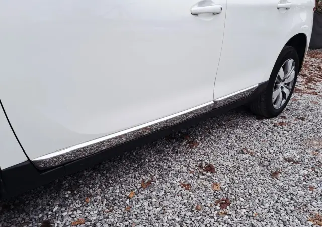 PEUGEOT 2008 BlueHDi 100 STOP & START Allure