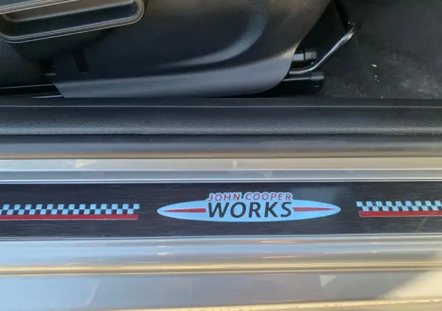 MINI Cooper John Works Trim