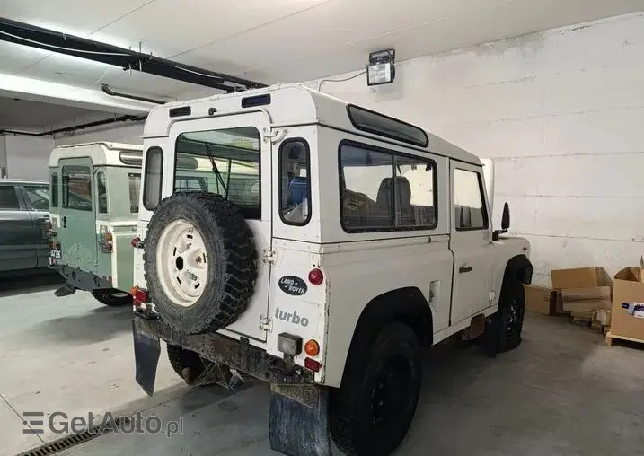 LAND ROVER Defender 