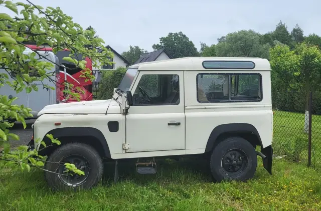 LAND ROVER Defender 