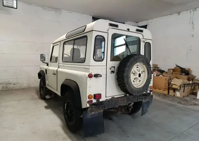 LAND ROVER Defender 