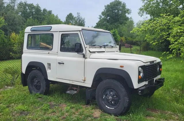 LAND ROVER Defender 