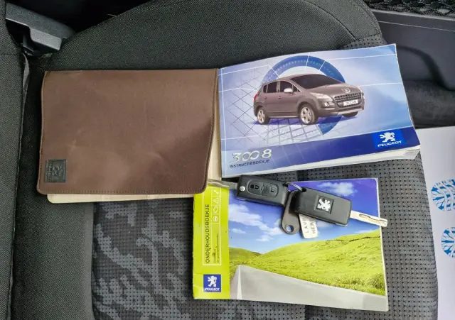 PEUGEOT 3008 