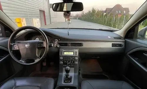 VOLVO V70 