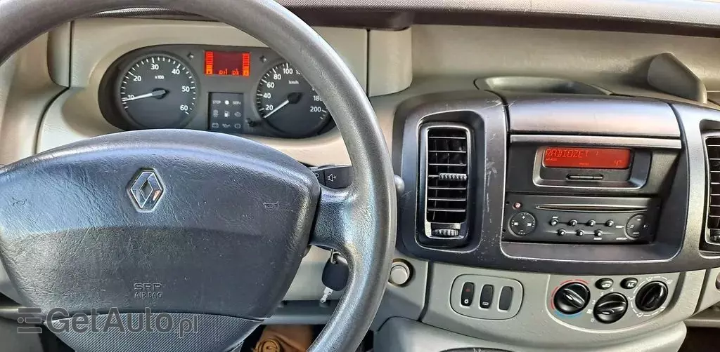 RENAULT Trafic 