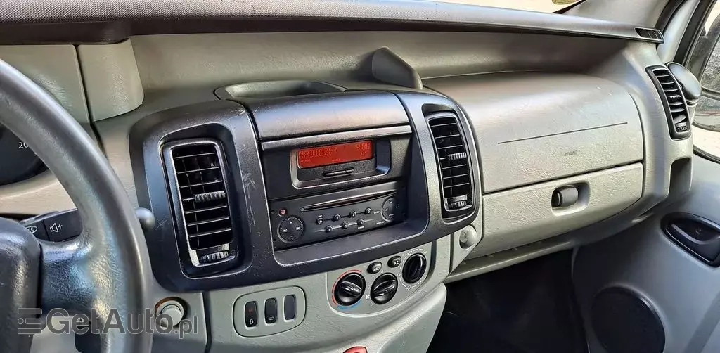 RENAULT Trafic 
