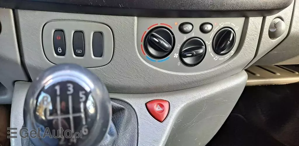 RENAULT Trafic 