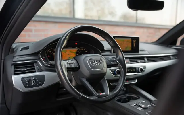 AUDI A4 Avant 2.0 TDI ultra S tronic sport