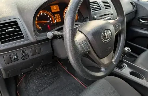 TOYOTA Avensis 