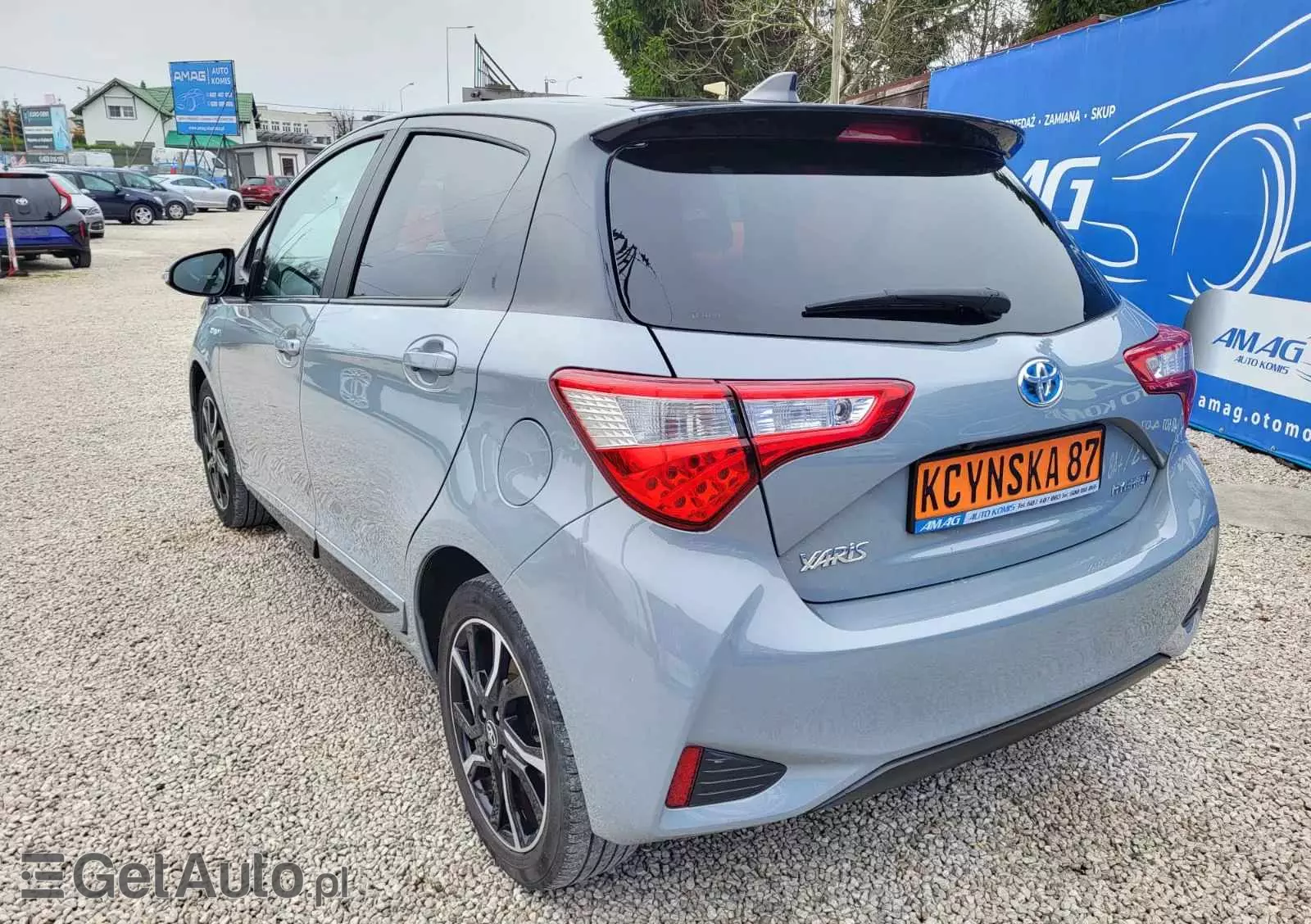 TOYOTA Yaris Hybrid 100 Active