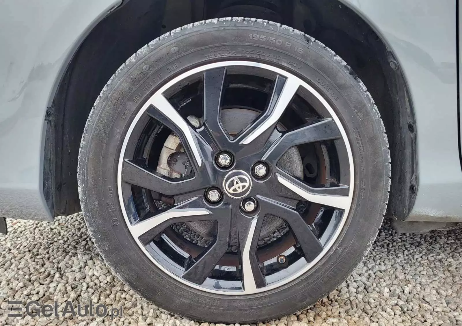 TOYOTA Yaris Hybrid 100 Active