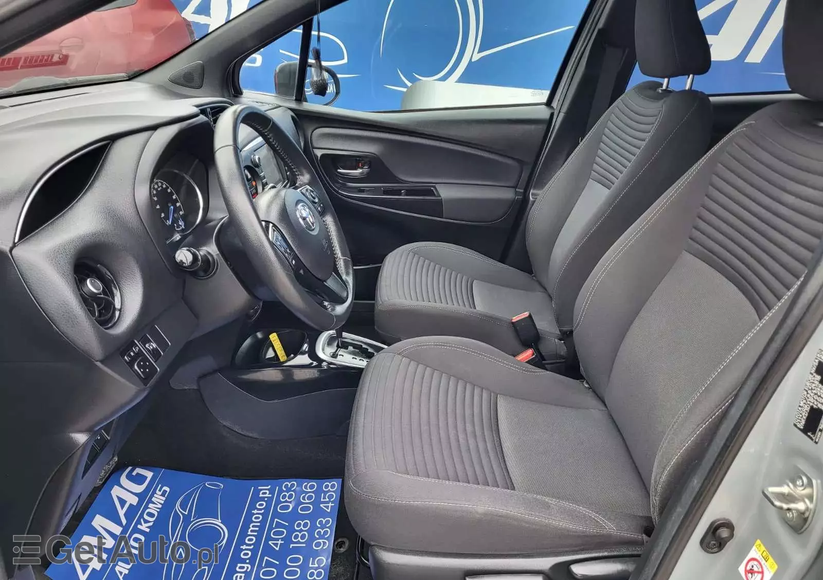 TOYOTA Yaris Hybrid 100 Active