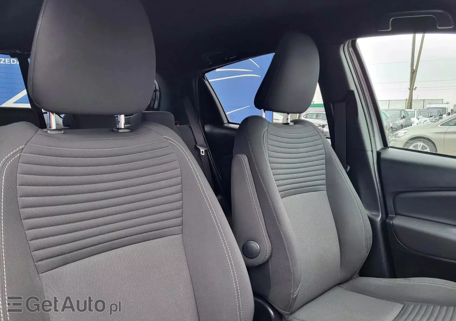 TOYOTA Yaris Hybrid 100 Active