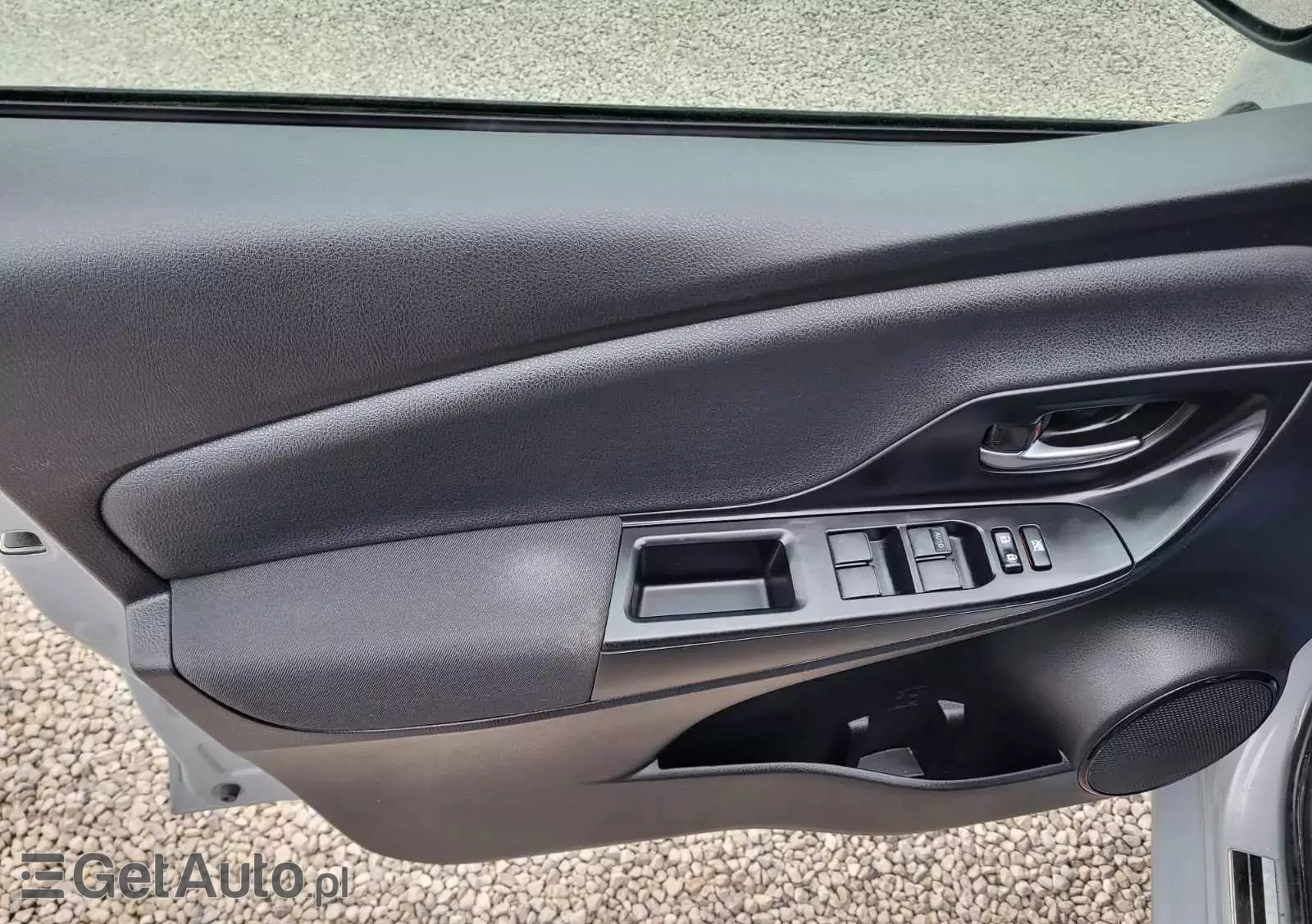 TOYOTA Yaris Hybrid 100 Active