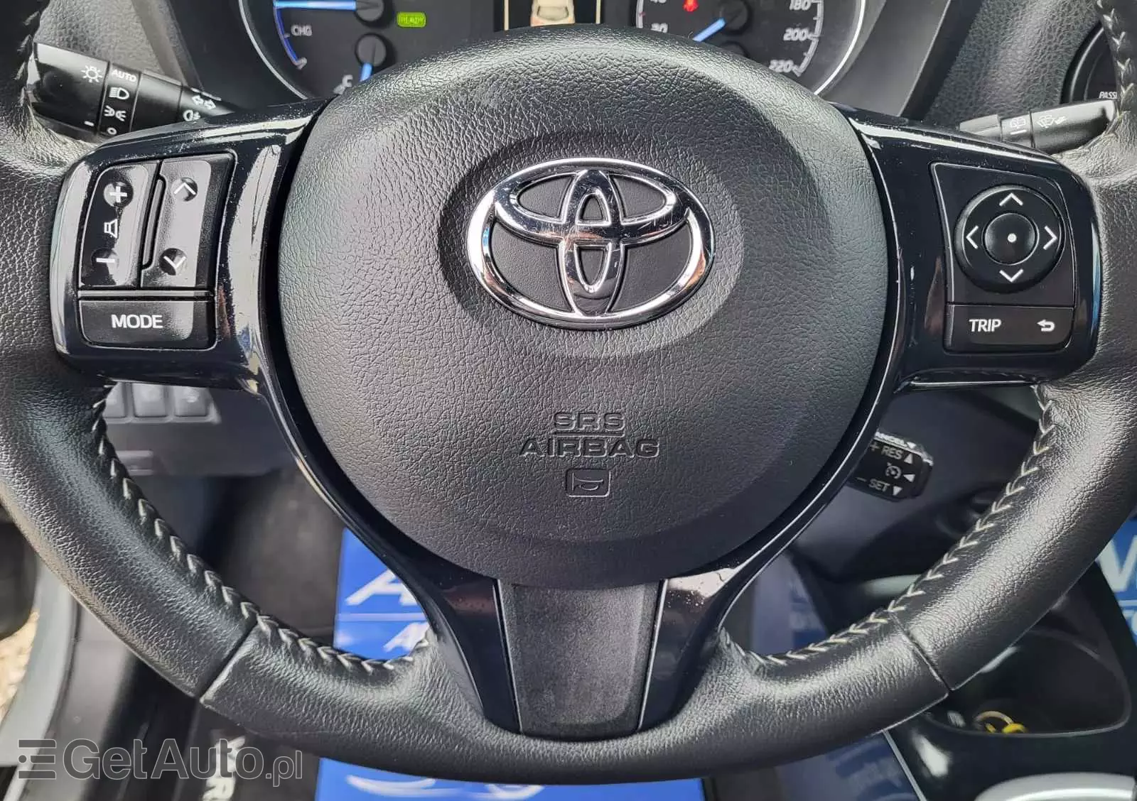 TOYOTA Yaris Hybrid 100 Active