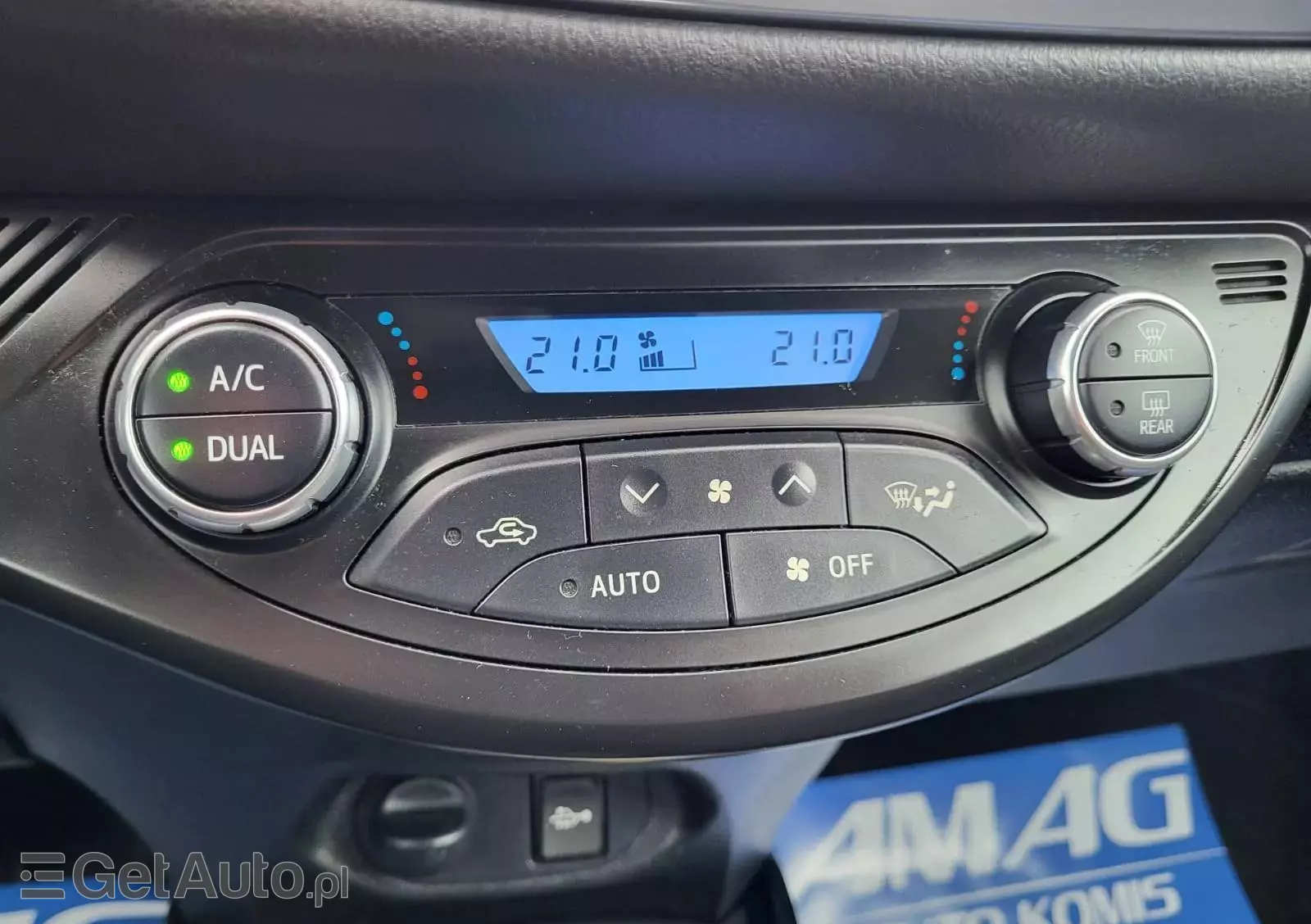 TOYOTA Yaris Hybrid 100 Active