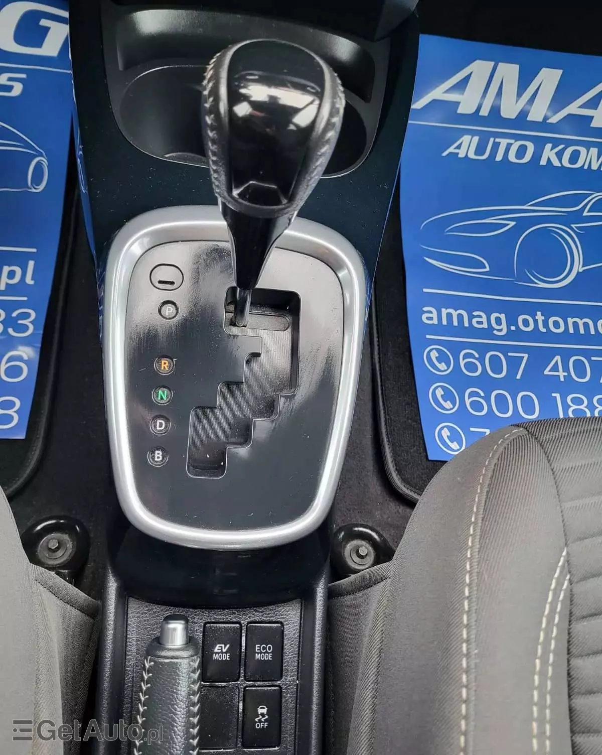 TOYOTA Yaris Hybrid 100 Active