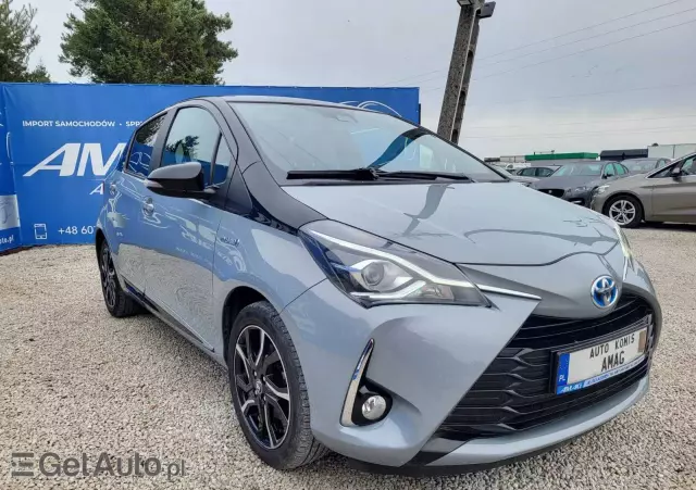 TOYOTA Yaris Hybrid 100 Active