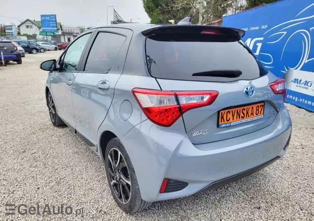 TOYOTA Yaris Hybrid 100 Active