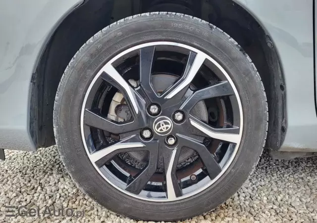 TOYOTA Yaris Hybrid 100 Active