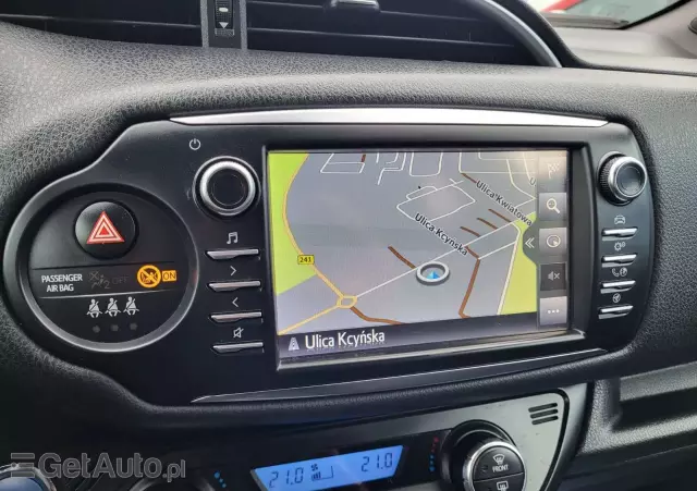 TOYOTA Yaris Hybrid 100 Active