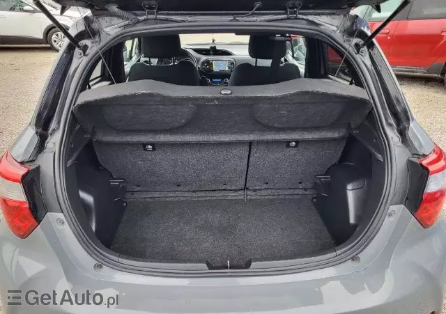 TOYOTA Yaris Hybrid 100 Active