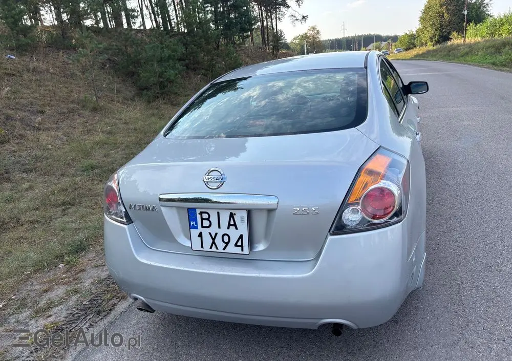 NISSAN Altima 