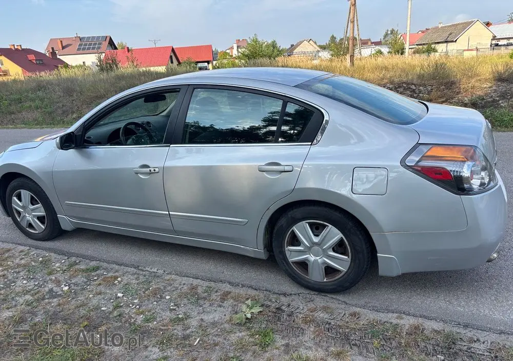 NISSAN Altima 