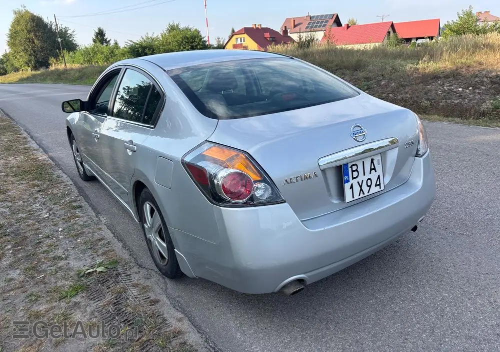 NISSAN Altima 