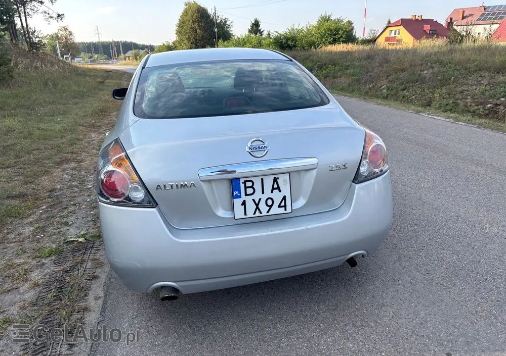 NISSAN Altima 
