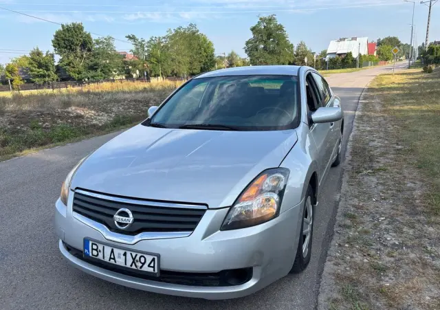 NISSAN Altima 