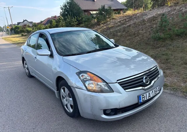 NISSAN Altima 